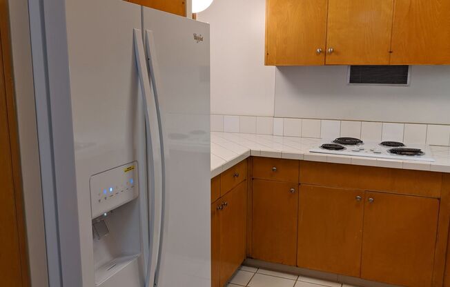 2 Bed/2 Bath/1 Parking: 1350 Ala Moana