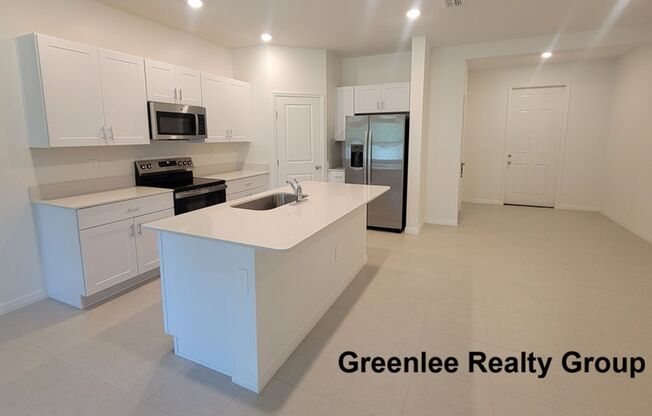 Brand NEW 3 Bed/2.5 Bath Townhome that was constructed just this year! Lawn & Internet INCLUDED in rent!