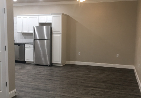 2640 E 14