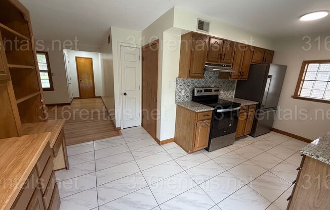 $1350 - 3 bedroom / 1 bathroom - Single Family Home