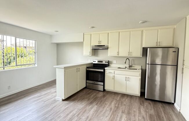 2 Bedroom/1.5 Bath in great location!