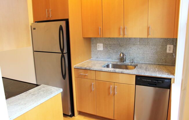 3 beds, 2 baths, $5,250, Unit 305