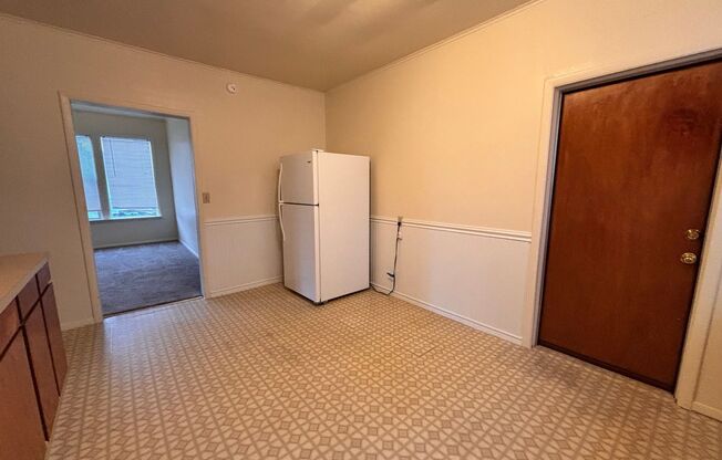 2 beds, 1 bath, 1,054 sqft, $1,600, Unit 1129#1