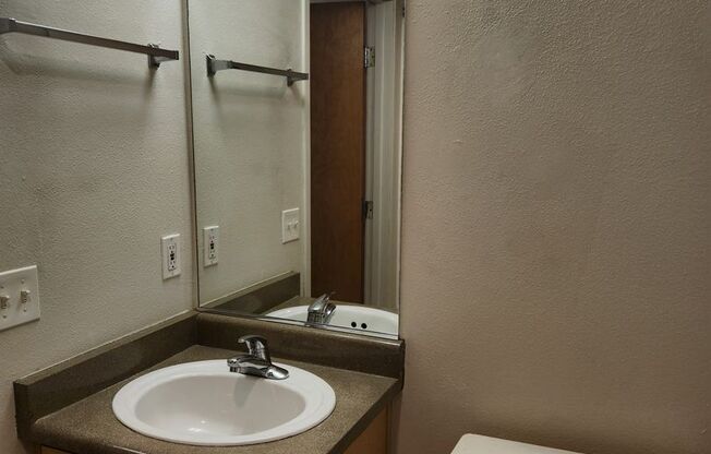 Studio, 1 bath, 295 sqft, $904, Unit 707