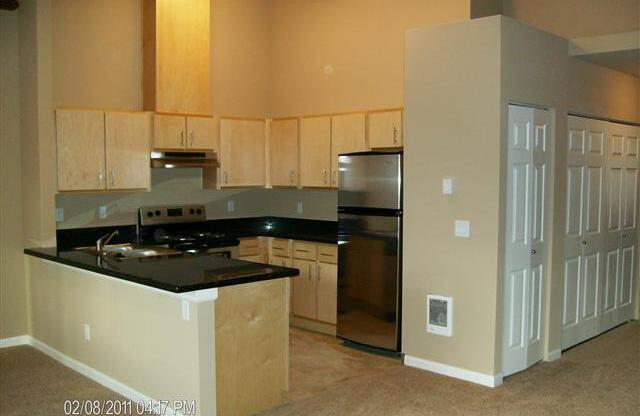 2 beds, 2 baths, 1,061 sqft, $1,575, Unit 1076