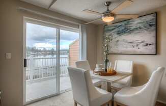 Dining Area at Waterford Apartments, Everett, WA, 98208