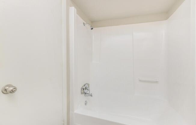 2 beds, 1 bath, 970 sqft, $1,475