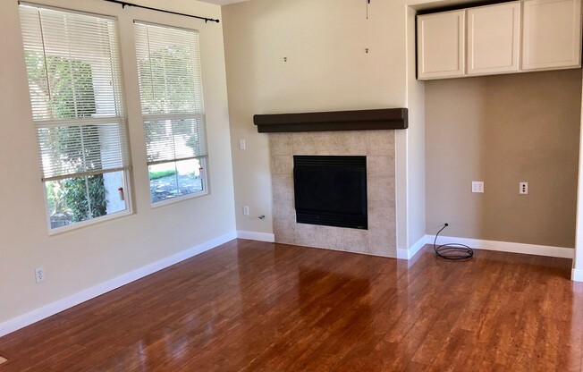 $2,050, $200 MOVE IN BONUS Peach & Jensen, 3 Bedroom - E. Grove Ave, Fresno