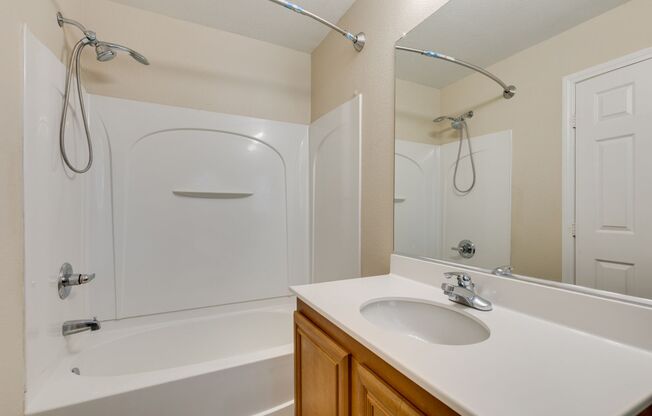 4 beds, 2.5 baths, $1,900