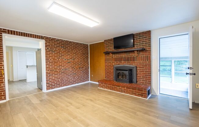 Lovely 3 BR/2 BA Single-Family Home in Glen Burnie!