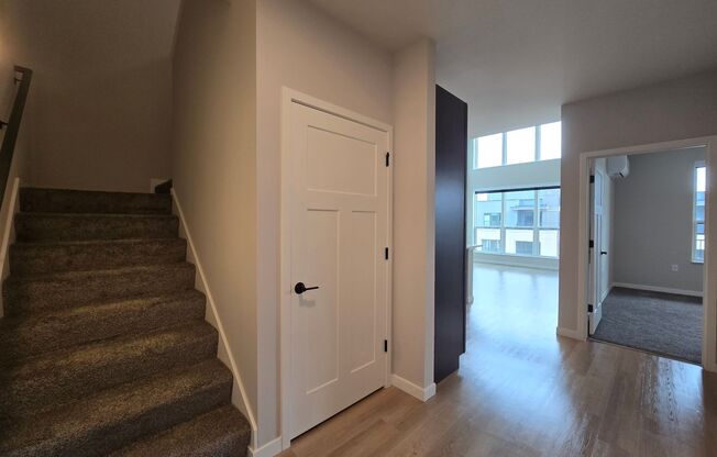 2 beds, 1 bath, 955 sqft, $2,080, Unit 8421-419