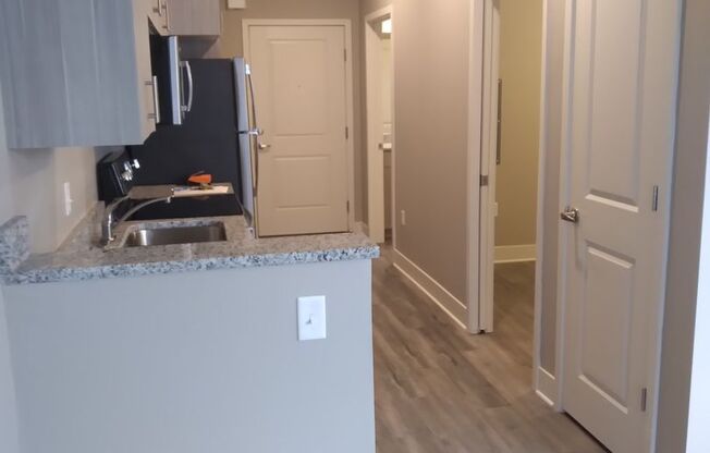 Studio, 1 bath, 497 sqft, $957, Unit 5710-2B NE 80th Ter