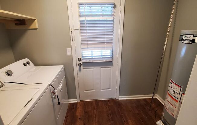 2 beds, 1 bath, $1,200