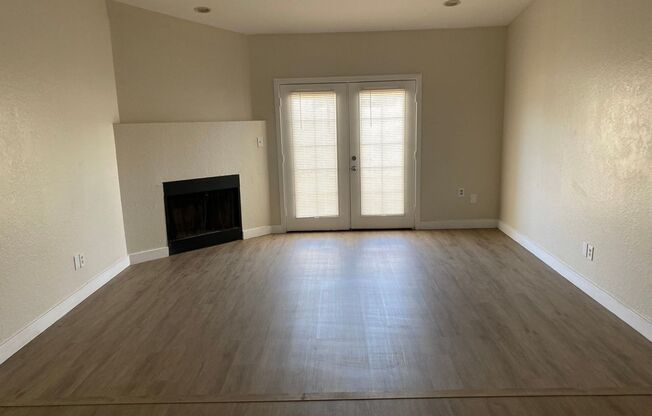 Fully Remodeled! 2 bed 2 bath Town-home in Central Phoenix!! Gated Community with Pool!