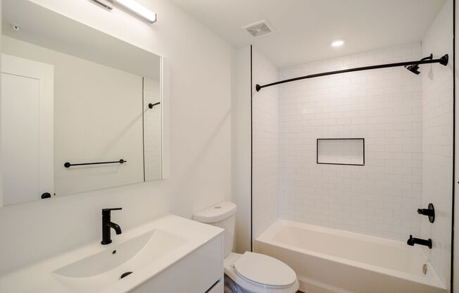2 beds, 2 baths, 895 sqft, $1,875, Unit 201