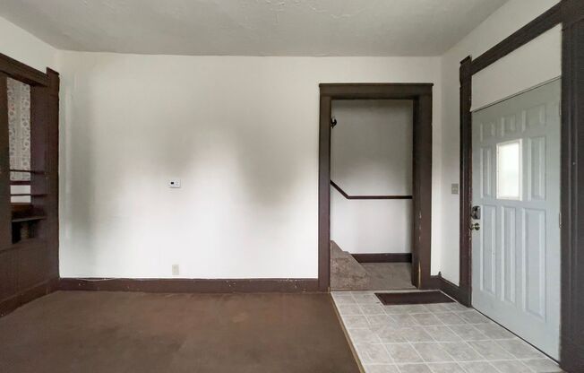 3 beds, 1 bath, 1,250 sqft, $1,000, Unit 824