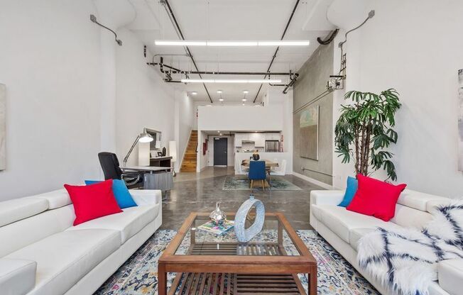 5701 INTERNATIONAL BLVD