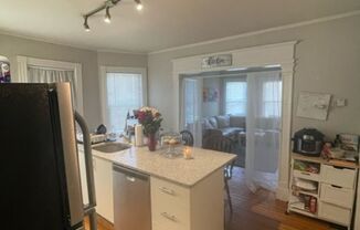 3 beds, 1 bath, $2,400, Unit 624 Smith #1
