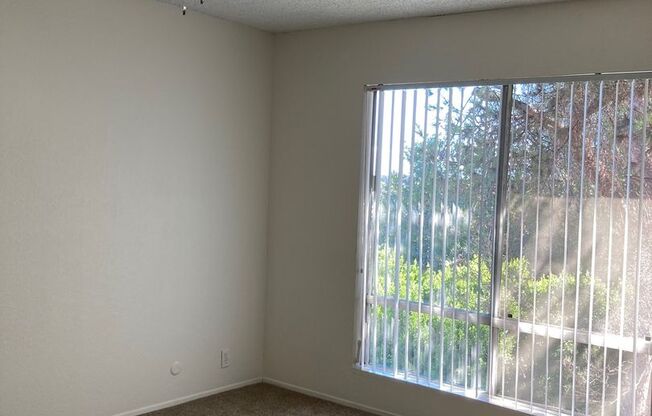 2 beds, 1.5 baths, 925 sqft, $2,395, Unit Thorne #06
