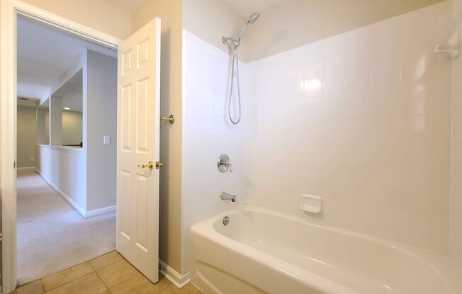 5 beds, 3 baths, $2,695