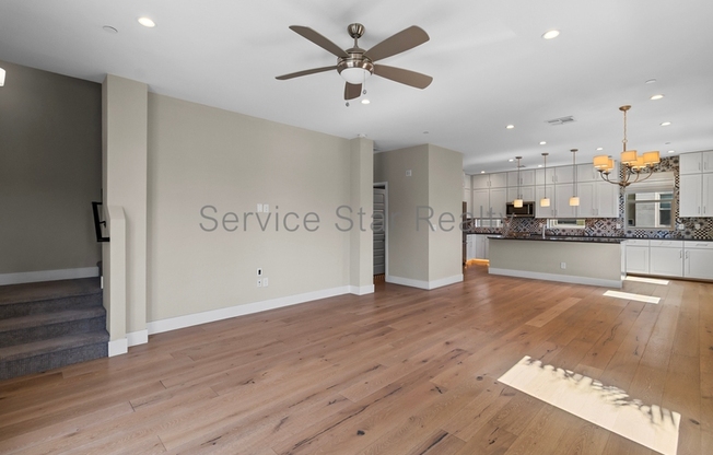 820 N 8TH Avenue