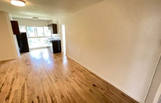 Studio, 1 bath, 300 sqft, $1,995, Unit 487-1/2