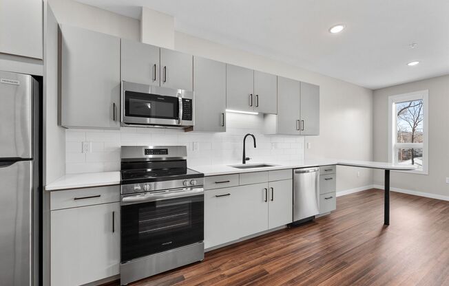 1 bed, 1 bath, 705 sqft, $1,350, Unit 518