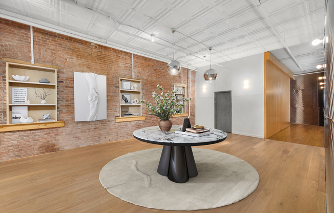 523 W 28 ST