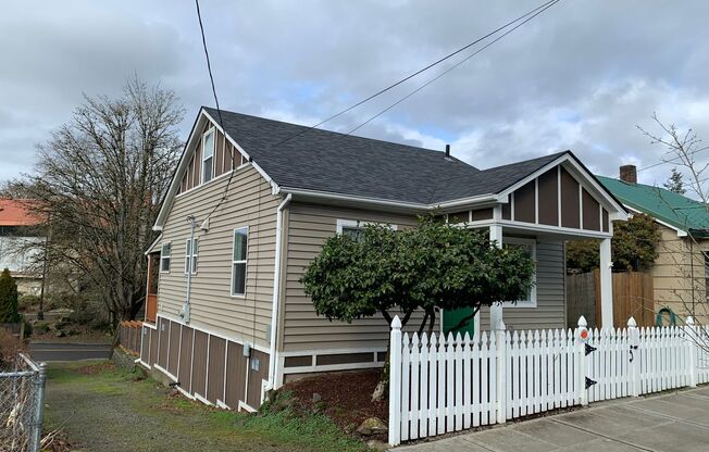 Updated Two-Story Bungalow Near Willamette Falls