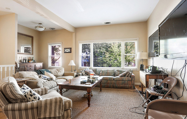 1337 W Fletcher