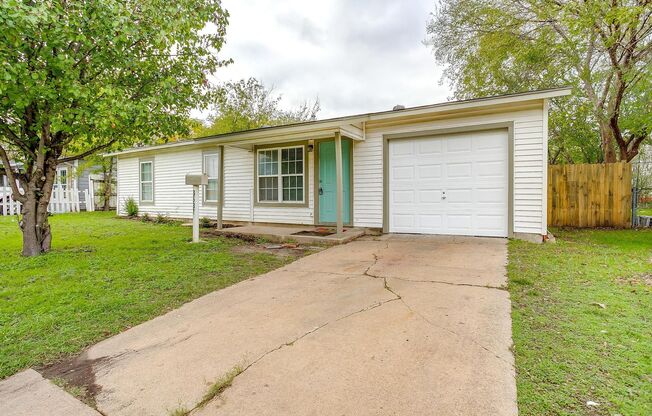 Amazing 3 Bed, 1 Bath in NE Fort Worth, Ready for New Tenants- 76111