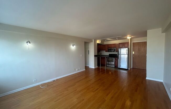 1 bed, 1 bath, 700 sqft, $2,000, Unit 418-1211