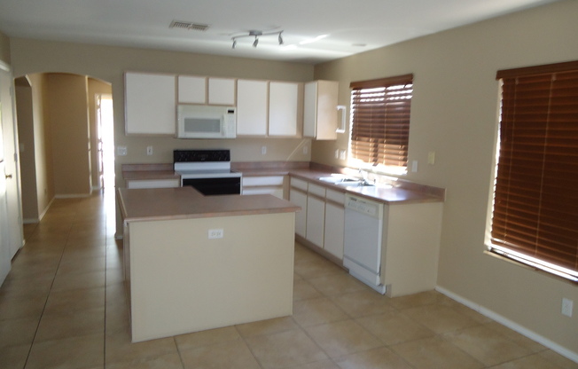 3 Bedroom 2 Bath- All tile- El Mirage