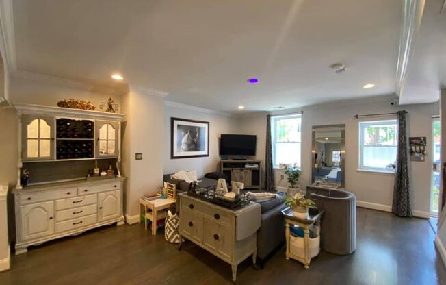 Lovely 3 Bedroom Townhouse in Southwest Waterfront!