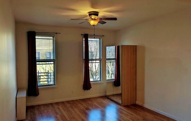 2 beds, 1 bath, $3,500, Unit 2R