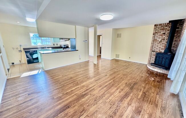 Single Family Home 3 Bed / 1 Bath Home w/ Familyroom - Richmond, CA