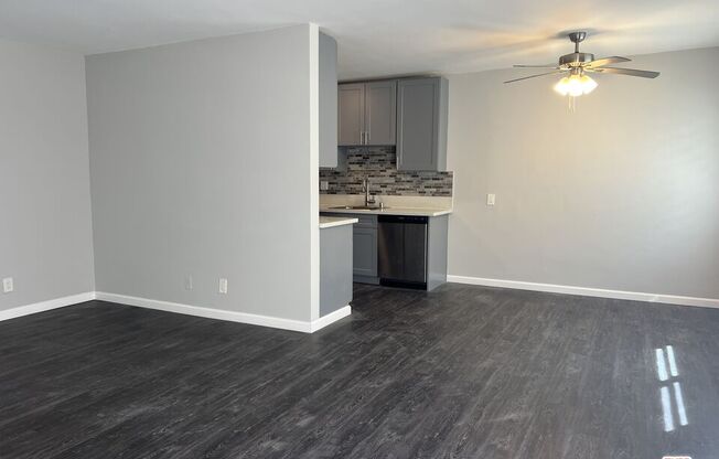 1 bed, 1 bath, 920 sqft, $2,400, Unit 5