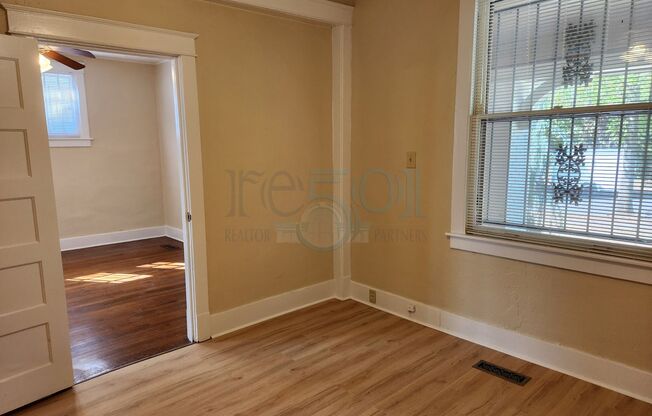 2 beds, 1 bath, $1,095, Unit Battery, 2219 S.