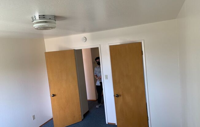 3 beds, 2 baths, $3,900, Unit 402