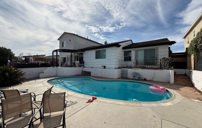 5659-5661 Dorothy Way