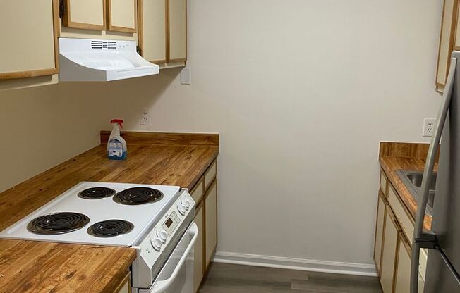 Recently Remodeled 2 Bedroom 1 Bathroom Duplex!
