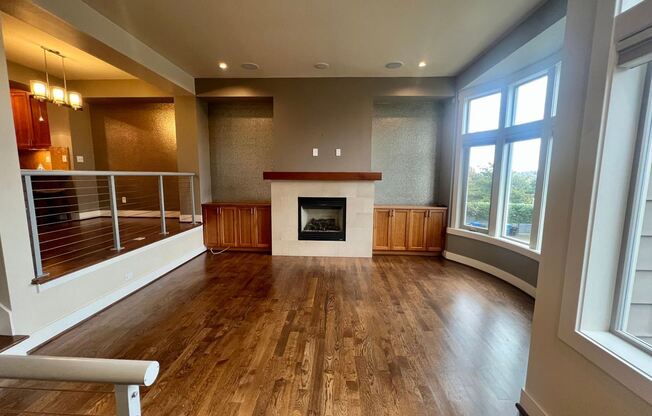2644A 23rd Ave W