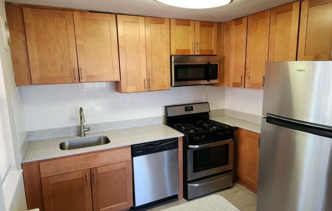 2 beds, 1 bath, 897 sqft, $2,225, Unit A-21