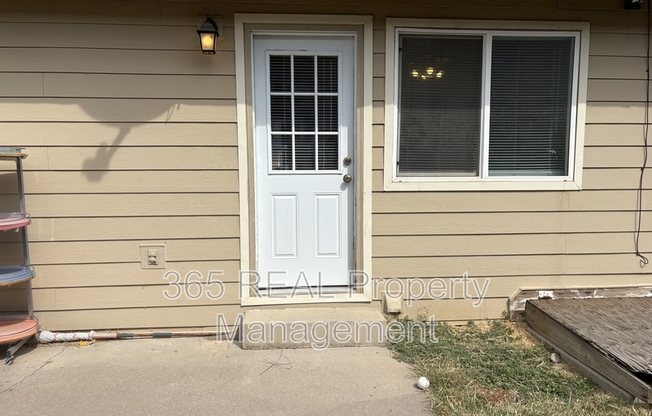 706 37 AVE
