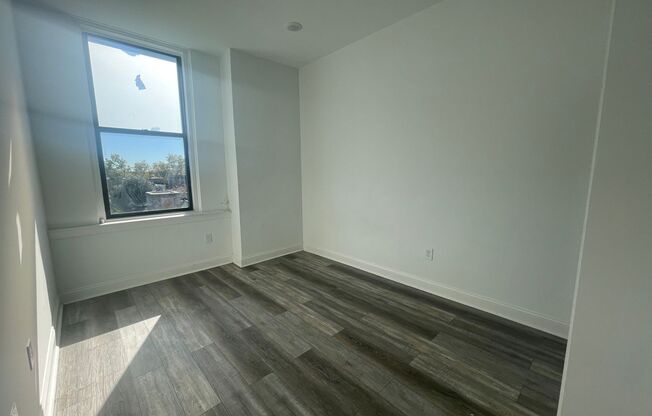 2 beds, 1 bath, $1,325, Unit 504