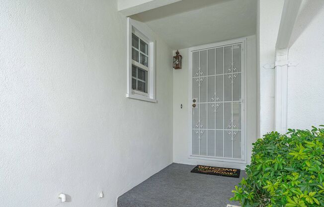 3 Bedroom Home in Anaheim with FULL APPLIANCES