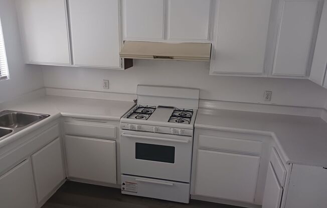 7107 Kester Ave Apmts - Van Nuys