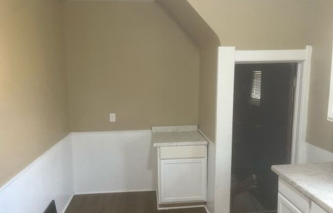 3 beds, 1 bath, $1,250