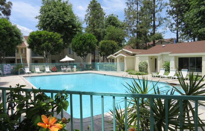 2 beds, 1 bath, 876 sqft, $2,595, Unit F112