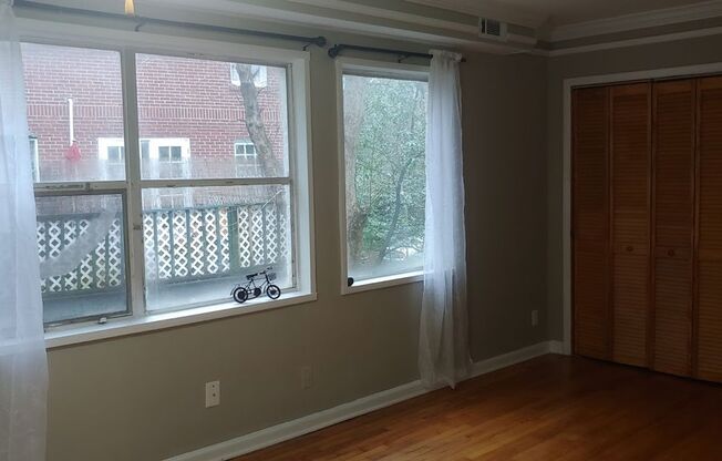 2 beds, 1 bath, 850 sqft, $1,650, Unit Apt 1